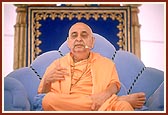 'Van vichãre pan vãtu re, ãve enã antarthi...', a divine and natural discourse by Swamishri in an assembly