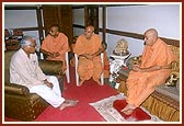 Swamishri and Shri George Fernandes