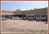 Swamishri visits one of the 16 schools built in Kachchh by BAPS as part of its earthquake rehabilitation program