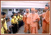 Swamishri visits the BAPS-built hostel for the children of shepherds