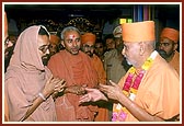 Swamishri meets sadhus of the Shri Swaminarayan Mandir