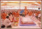 Swamishri blesses the participants and other devotees seated in the yagna ceremony