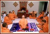 After the murti pratishtha ceremony and assembly Swamishri leads the singing while thal is offered to Shri Harikrishna Maharaj 