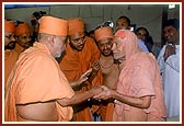 Swamishri meets and pays respects to the resident sadhus at the Gurukul