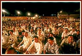 Devotees seated in the evening parayan assembly