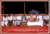 Swamishri inaugurates the Sant Shri Lilashah Chowk and presides over the inauguration assembly