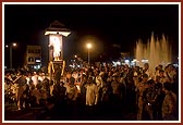 Swamishri inaugurates the Sant Shri Lilashah Chowk and presides over the inauguration assembly