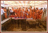 Swamishri performs the ground-breaking ceremony for the new mandir 