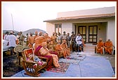 Swamishri blesses the public assembly