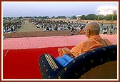 Swamishri seated on stage during the public assembly 