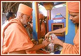 Sweet water still flows here and is offered to Shri Harikrishna Maharaj