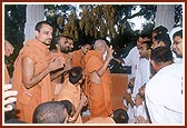 Swamishri talks to sadhaks and sadhus