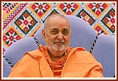 Swamishri during the pratishtha assembly 
