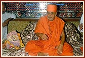 The trustees of the mandir honor Swamishri with garlands