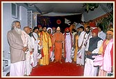 Swamishri with the saint-Mahants of Dakor