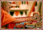 Diksha Ceremony: Swamishri offers rose petals to Shri Harikrishna Maharaj while the Janmangal Namavali - 108 names of Shriji Maharaj - is chanted during the mahapuja