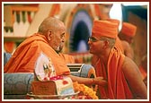Swamishri applies chandan and gives guru mantra during the Bhagwati diksha ceremony