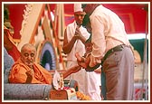 Swamishri asks for water to initiate a child into satsang (vartman)