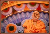 Swamishri appreciates the satsangi parents for consenting their children to become sadhus, who will offer their services for the uplift of society