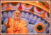 Swamishri appreciates the satsangi parents for consenting their children to become sadhus, who will offer their services for the uplift of society