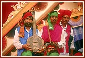 Swamishri and tribal satsangis who performed the traditional dance