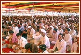 Swamishri addresses the tribal convention