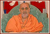 Swamishri addresses the assembly