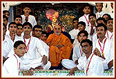 Swamishri with kishores