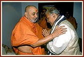 Swamishri blesses Union Minister Shri Murli Manohar Joshi