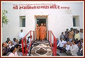 Swamishri departs from the Sanskardham