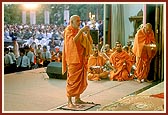 Swamishri performs arti of Thakorji on the occasion of the 10th mandir inauguration ceremony (patotsav)