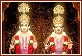 Swamishri performs arti of Thakorji on the occasion of the 10th mandir inauguration ceremony (patotsav)