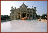 After darshan, Swamishri comes out of Akshardham monument