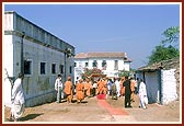 Swamishri going towards the darbar of Jalamsinh Bapu where Shriji Maharaj had stayed