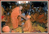 Swamishri welcomes Pujya Ghanshyamcharan Swami after his Satsang tour abroad