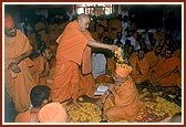 Swamishri welcomes Pujya Ghanshyamcharan Swami after his Satsang tour abroad
