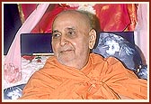 Swamishri during a satsang assembly 