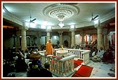 In the mandir rangmandap Swamishri performs abhishek with the water of river Narmada on Shri Nilkanth Varni and offers prayers