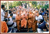 Despite his fever Swamishri is on his way for Thakorji's darshan