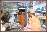 Swamishri blesses a devotee