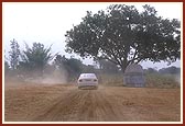 Swamishri travels to the next village
