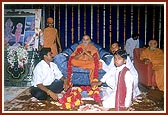 Swamishri is welcomed with a garland