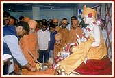 Inauguration: Swamishri unveils a plaque, inaugurates and lights the inaugural lamp at the BAPS 'Pramukh Swami Institute of Information Technology' (PIIT) for the educational uplift of tribal students
