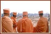 Swamishri observes the new land for a mandir