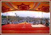 Symbolic Joli festival assembly