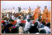Swamishri initiates balaks and new devotees into Satsang (vratman) and blesses them
