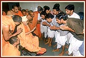 Swamishri instructs the cooks to maintain cleanliness and hygiene