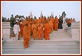 After the vastu pravesh Swamishri offers pranams to the devotees