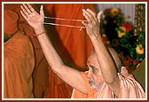 Swamishri also holds the janoi