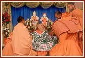 Swamishri is honored with a shawl by the resident sadhus of New Delhi
